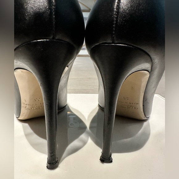 Valentino Garavino Black rockstud pump size 35. used, excellent condition - Picture 9 of 16